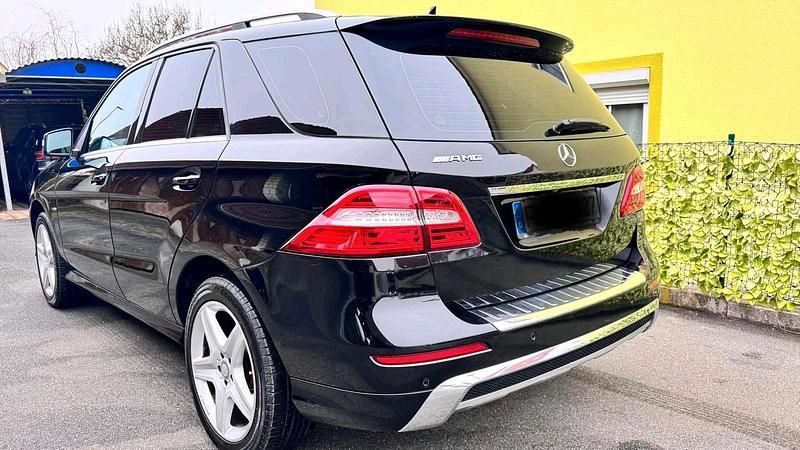 Schwarz Gebraucht 2012 Mercedes ML350 SUV | 16.300 € (Superpreis) - Bild 1/4