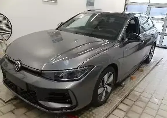 Używany VW Passat R-line 150 KM (110 kW) 2025 Kombi