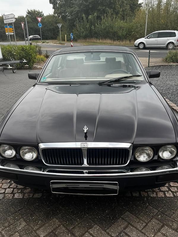 Andere farben Gebraucht 1993 Jaguar XJ40 S Limousine | 9.900 € - Bild 1/4