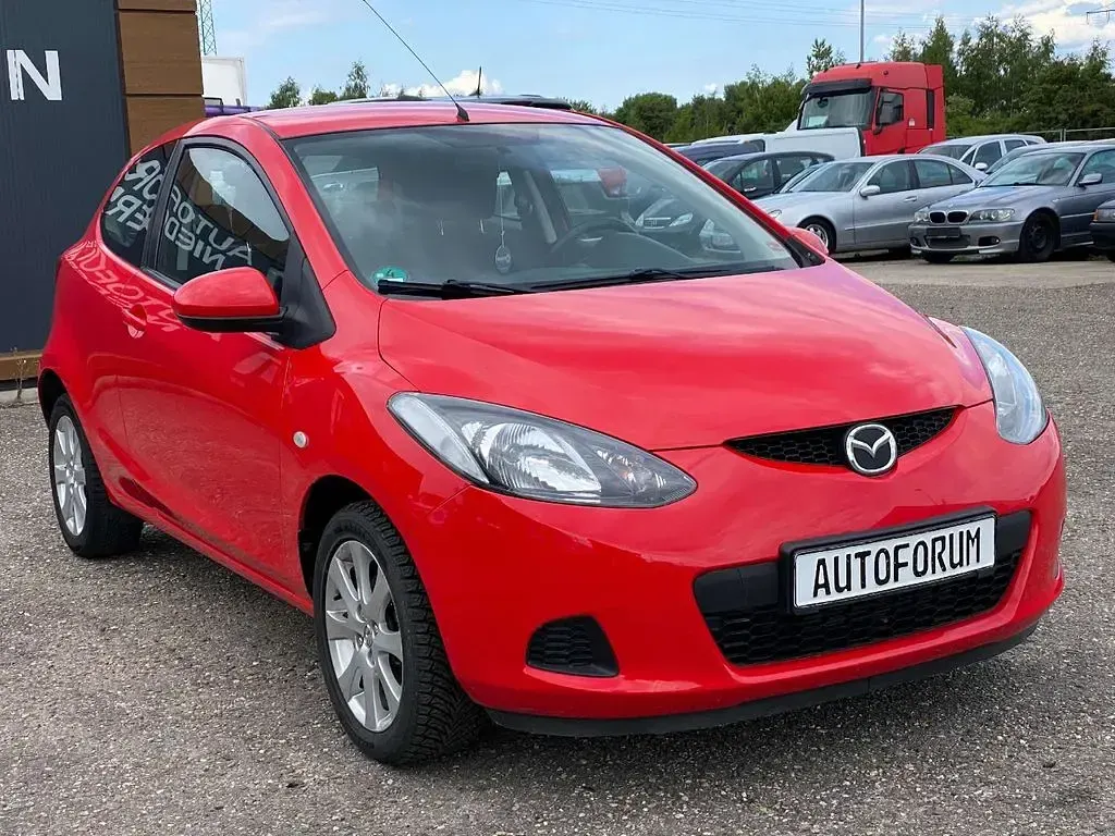 Używany Mazda 2 Inclusive 68 KM (50 kW) 2009 Czerwony Hatchback