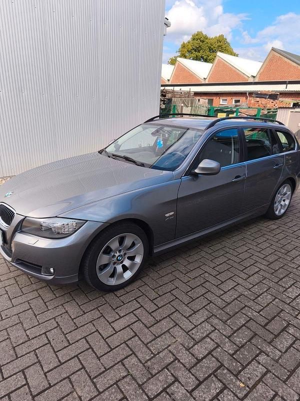 Grau Gebraucht 2009 BMW 325 Sport Line Kombi | 5.400 € (Fairer Preis) - Bild 1/4