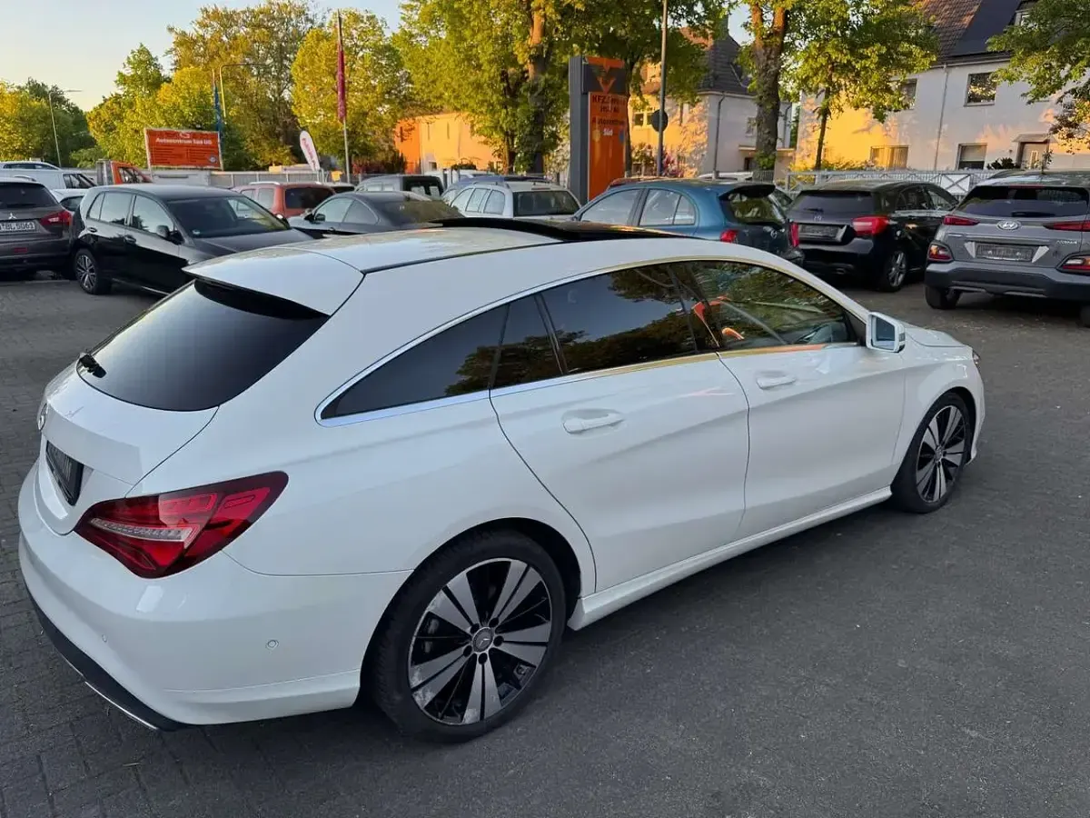 Gebraucht Mercedes CLA180 109 PS (80 kW) 2016 Calcitweiss  unilack Limousine