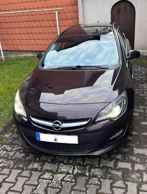 Gebraucht Opel Astra Energy 165 PS (121 kW) 2014 Braun Kombi