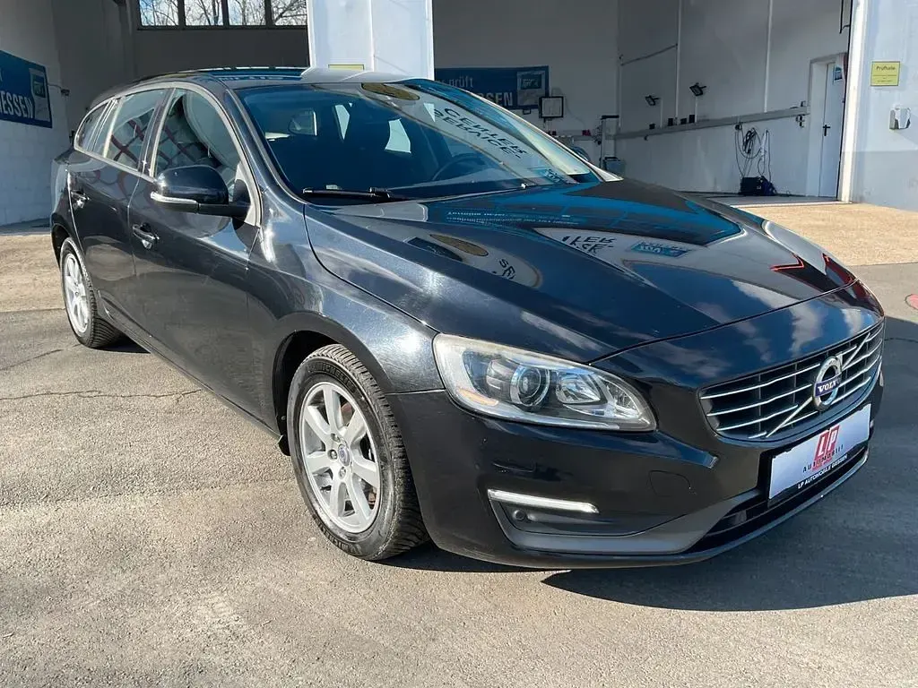 Gebraucht Volvo V60 147 PS (108 kW) 2015 Schwarz Kombi
