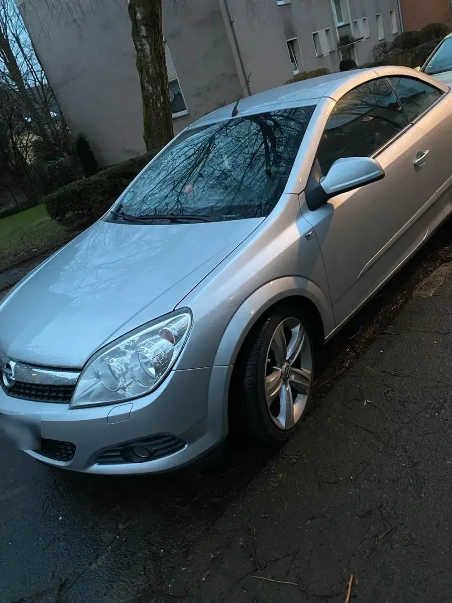 Gebraucht Opel Astra 140 PS (102 kW) 2010 Silber Coupé
