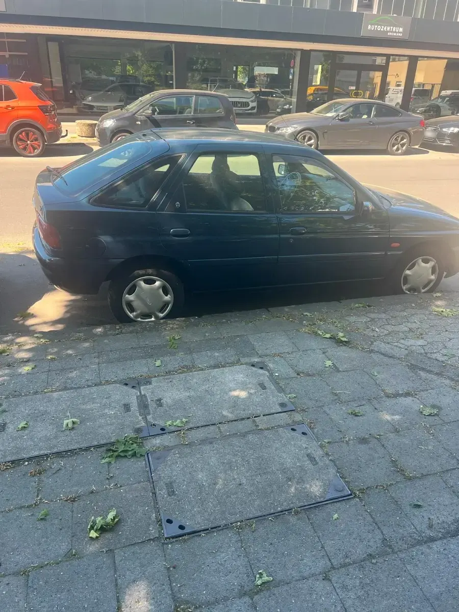 Gebraucht Ford Escort 90 PS (66 kW) 1995 Grün Limousine