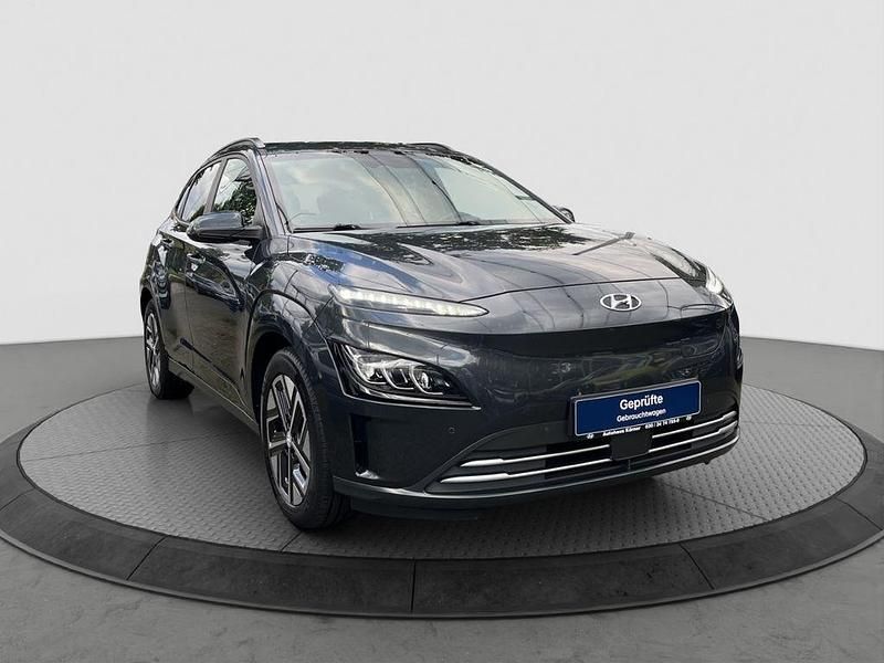 Grau Gebraucht 2021 Hyundai Kona Trend SUV | 21.900 € (Fairer Preis) - Bild 1/4