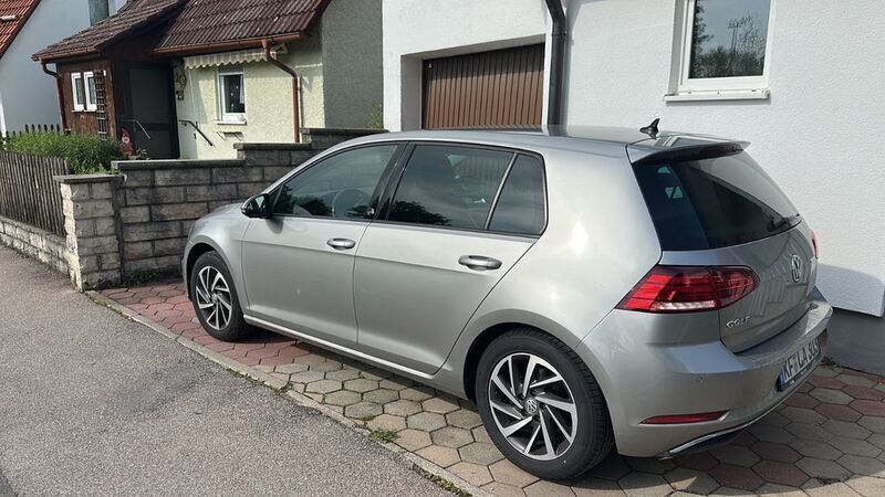 Beige Gebraucht 2017 VW Golf VII Sound Kleinwagen | 9.500 € (Superpreis) - Bild 1/4