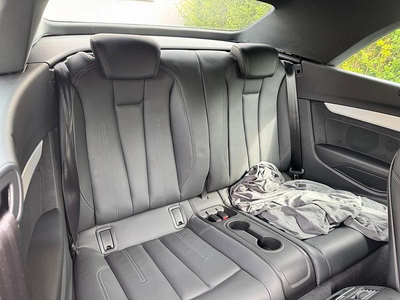 Grün Gebraucht 2023 Audi A5 Cabriolet S-Line Cabrio | 48.800 € (Fairer Preis) - Bild 1/4