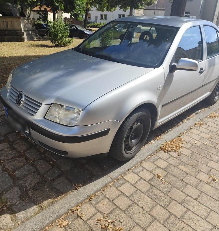 Silber Gebraucht 2001 VW Bora Limousine | 1.450 € (Guter Preis) - Bild 1/1