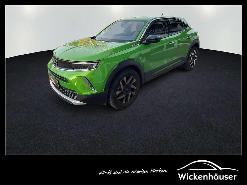 Matcha green/ikone gruen Gebraucht 2022 Opel Mokka Elegance SUV | 19.490 € (Fairer Preis) - Bild 1/4
