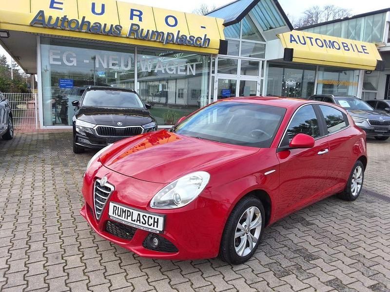 Rot Gebraucht 2012 Alfa Romeo Giulietta Turismo Kleinwagen | 4.990 € (Etwas zu teuer) - Bild 1/4