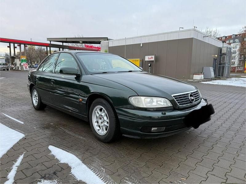 Grün Gebraucht 1999 Opel Omega Sport Limousine | 1.950 € (Guter Preis) - Bild 1/4
