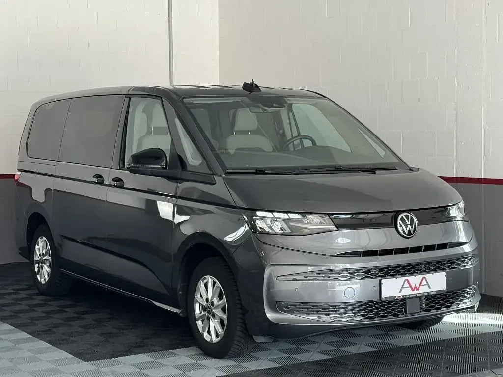 Gebraucht VW Multivan 150 PS (110 kW) 2022 Grau Van / Kleinbus