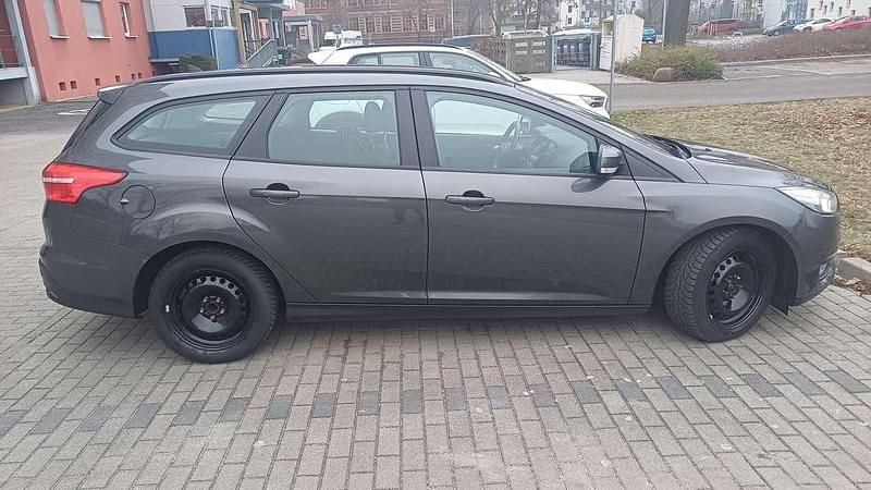 Gebraucht Ford Focus Business Edition 125 PS (91 kW) 2016 Grau Kombi