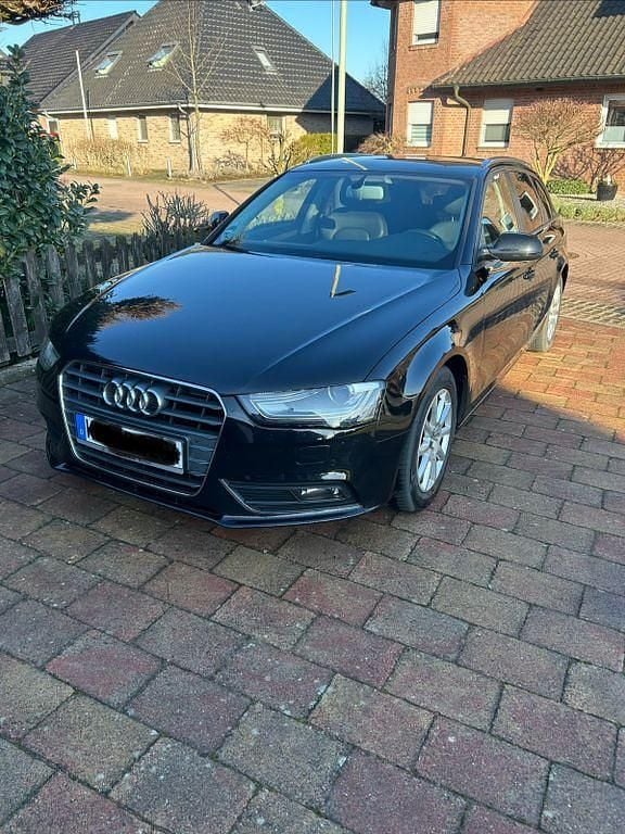 Gebraucht Audi A4 136 PS (100 kW) 2014 Schwarz Kombi