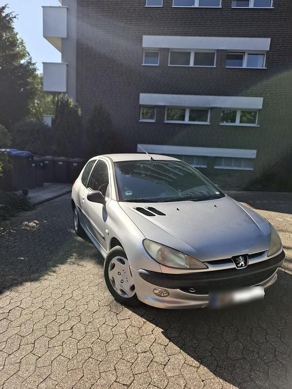 Gebraucht Peugeot 206 75 PS (55 kW) 2004 Silber Kleinwagen