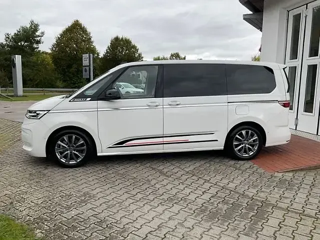 Gebraucht VW Multivan Style 150 PS (110 kW) 2024 Weiß Van / Kleinbus