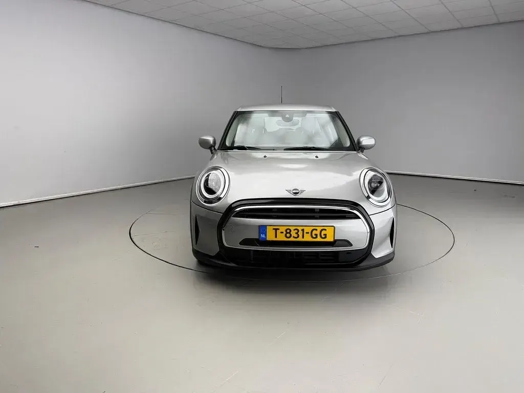 Używany Mini Cooper 136 KM (100 kW) 2023 Szary Hatchback