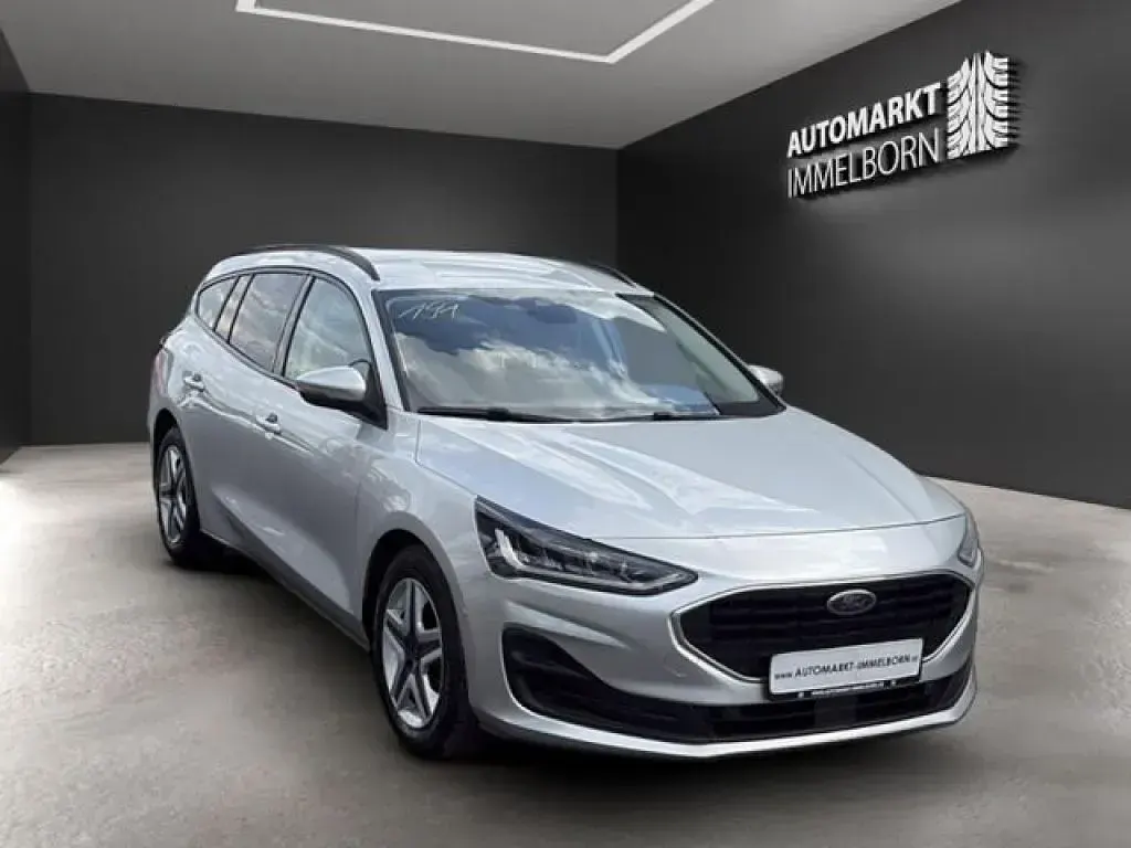 Gebraucht Ford Focus 120 PS (88 kW) 2022 Silber (metallic) Kombi
