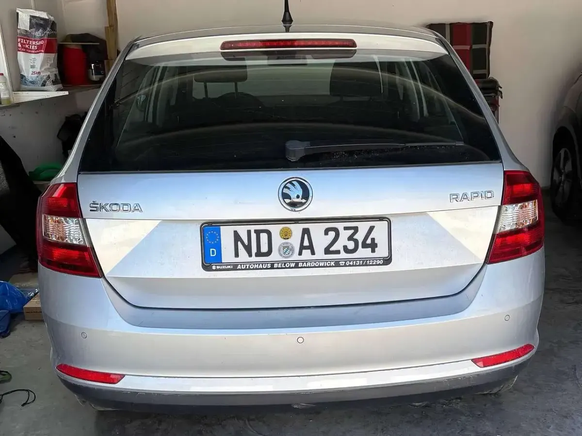 Gebraucht Skoda Rapid Active 90 PS (66 kW) 2015 Silber Kleinwagen