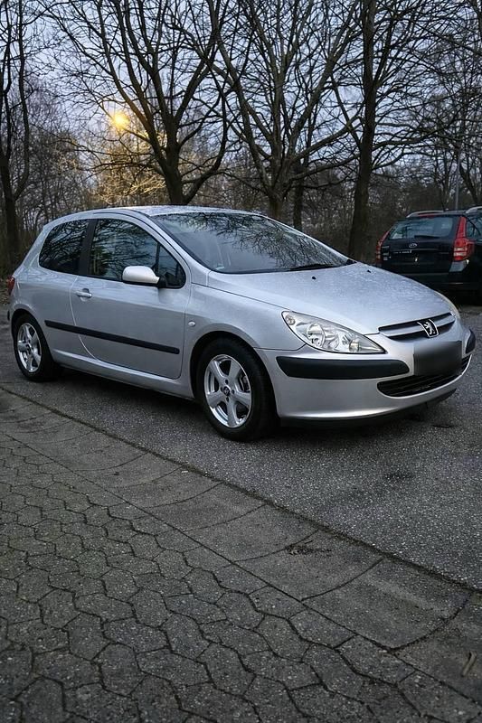 Gebraucht Peugeot 307 110 PS (80 kW) 2003 Silber Limousine