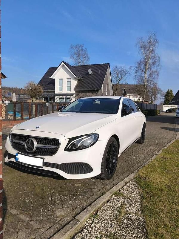 Weiß Gebraucht 2018 Mercedes E200 Limousine | 22.000 € (Superpreis) - Bild 1/4