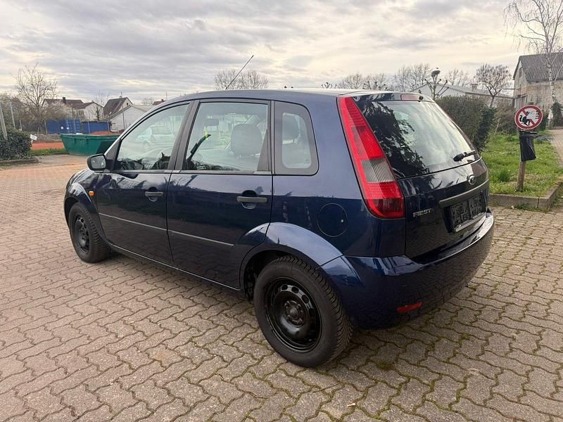 Gebraucht Ford Fiesta 80 PS (58 kW) 2004 Blau Kleinwagen
