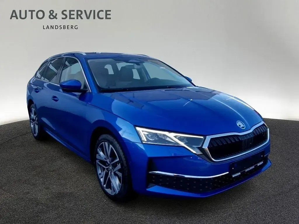 Neu Skoda Octavia 150 PS (110 kW) 2026 Raceblau metallic Kombi