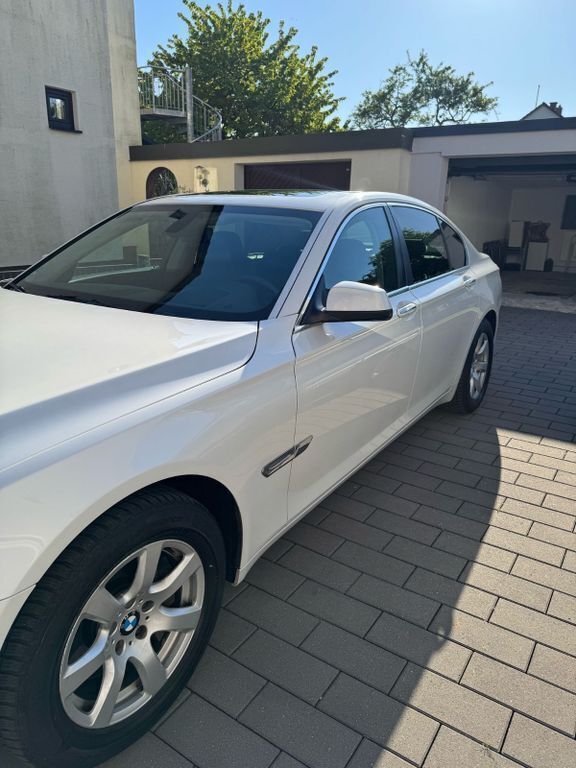 Weiß Gebraucht 2010 BMW 730L Limousine | 10.000 € (Superpreis) - Bild 1/4