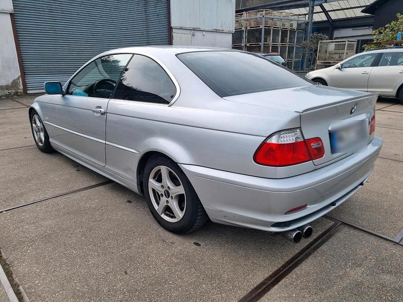Gebraucht BMW 320 150 PS (110 kW) 2000 Silber Coupé