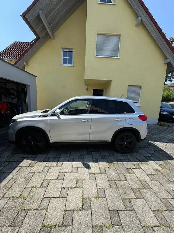 Gebraucht Suzuki Vitara 140 PS (102 kW) 2018 Silber SUV