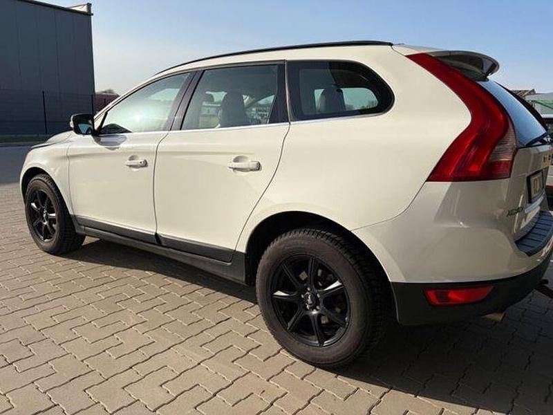 Usado Volvo XC60 Pro 163 HP (119 kW) 2013 Branco SUV
