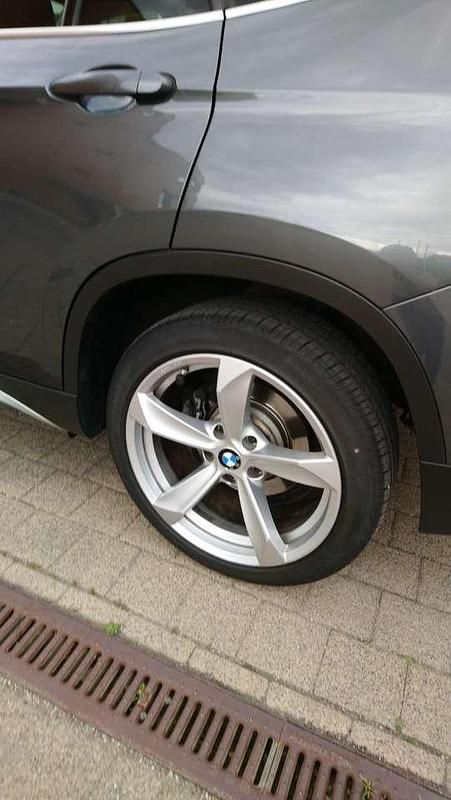 Grau Gebraucht 2015 BMW X1 SUV | 13.500 € (Fairer Preis) - Bild 1/4