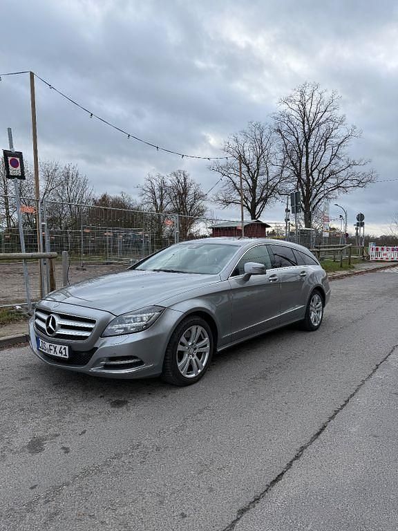 Grau Gebraucht 2013 Mercedes CLS350 Shooting Brake Kombi | 10.500 € (Guter Preis) - Bild 1/4