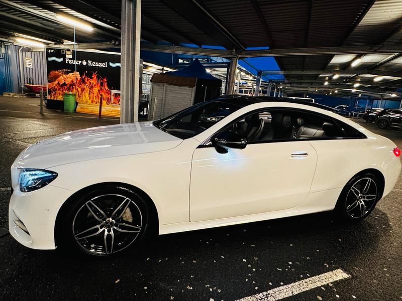 Gebraucht Mercedes E200 AMG 184 PS (135 kW) 2018 Weiß Coupé