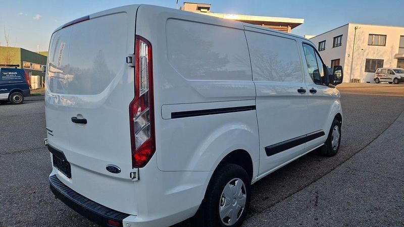 Gebraucht Ford Transit Custom 131 PS (96 kW) 2021 Weiß Van / Kleinbus