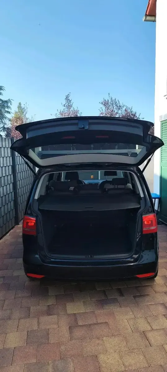 Gebraucht VW Touran 105 PS (77 kW) 2011 Schwarz Van / Kleinbus