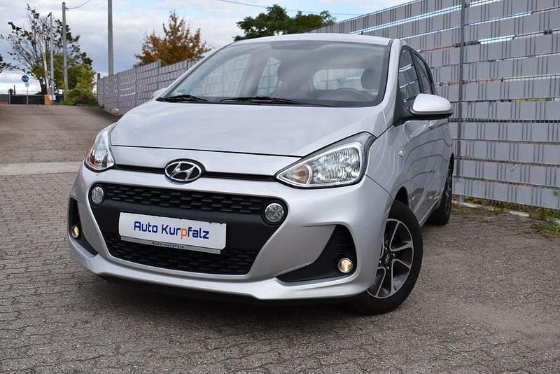Silber Gebraucht 2017 Hyundai i10 YES! Kleinwagen | 8.900 € (Fairer Preis) - Bild 1/4