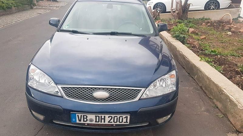 Blau Gebraucht 2004 Ford Mondeo Ghia Kombi | 550 € (Guter Preis) - Bild 1/4