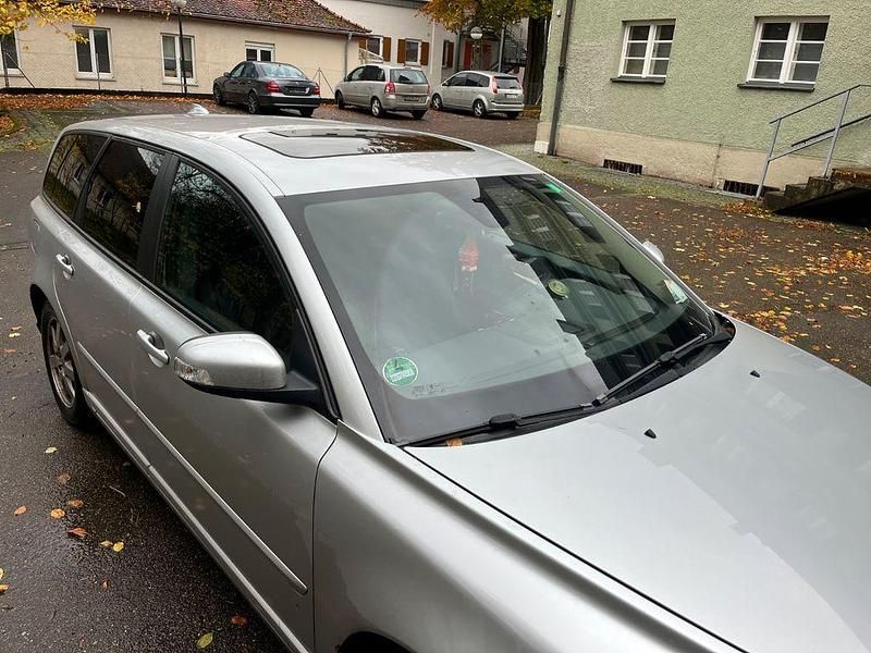 Gebraucht Volvo V50 136 PS (100 kW) 2009 Silber Kombi