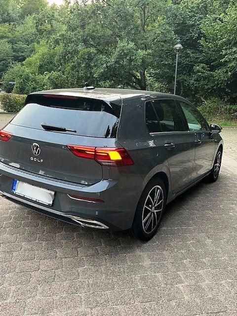 Gebraucht VW Golf VII Style 150 PS (110 kW) 2021 Grau Kleinwagen