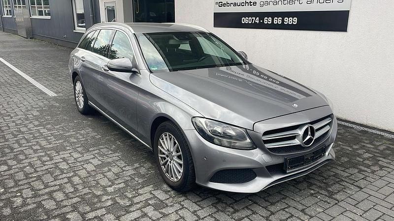 Silber Gebraucht 2015 Mercedes C220 Limousine | 8.760 € (Guter Preis) - Bild 1/4