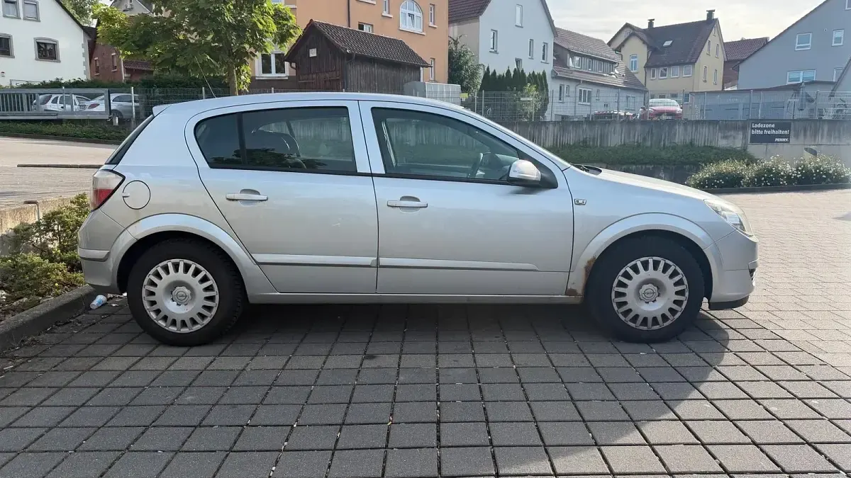 Gebraucht Opel Astra 105 PS (77 kW) 2004 Silber Limousine