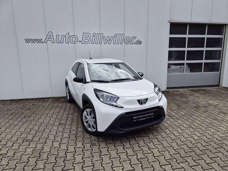 Super white Gebraucht 2023 Toyota Aygo Comfort Kleinwagen | 14.900 € (Guter Preis) - Bild 1/4