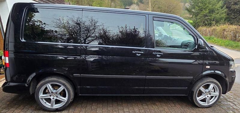 Second-hand VW T5 102 CP (75 kW) 2013 Negru Van