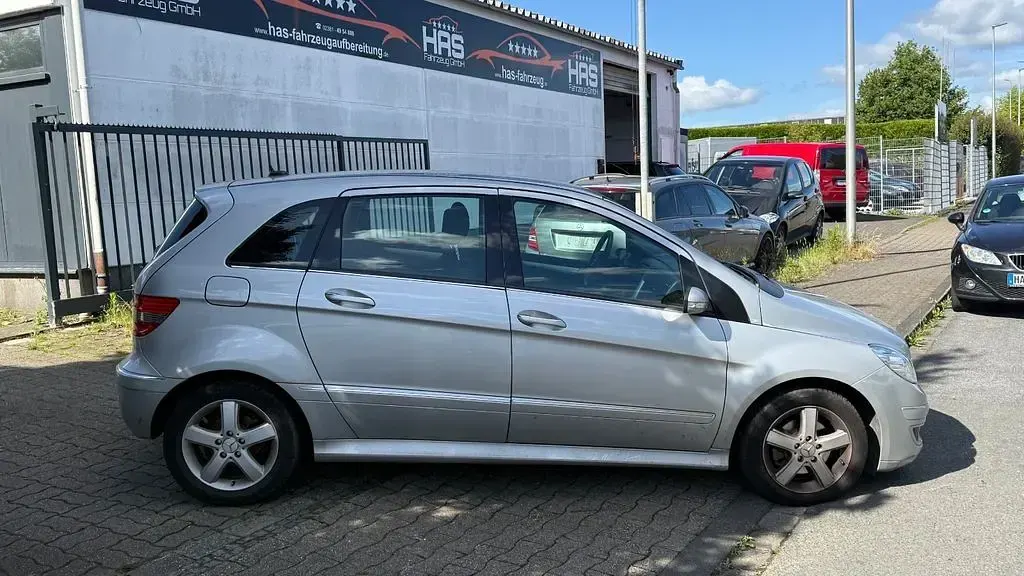 Gebraucht Mercedes B200 140 PS (102 kW) 2006 Silber Van / Kleinbus