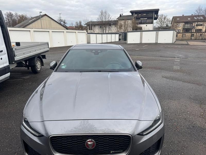 Gebraucht Jaguar XE R-Dynamic 179 PS (131 kW) 2020 Eiger grey Limousine