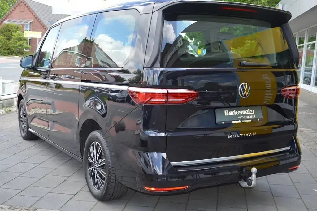 Używany VW Multivan Style 150 KM (110 kW) 2023 Czarny Minivan