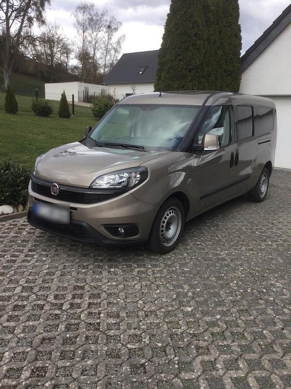 Gebraucht Fiat Doblò 120 PS (88 kW) 2018 Braun Van / Kleinbus